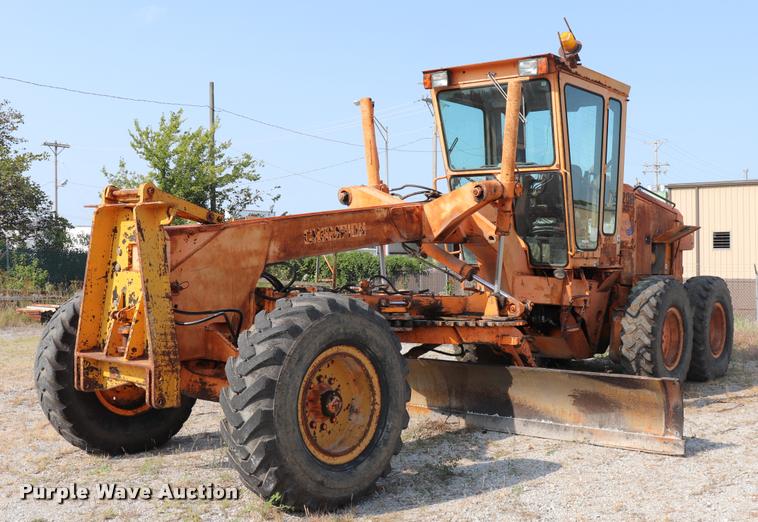 image for item DQ9308 1992 Champion 720A rigid frame motor grader