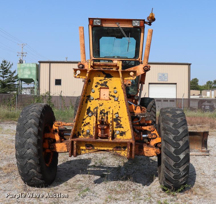 image for item DQ9308 1992 Champion 720A rigid frame motor grader