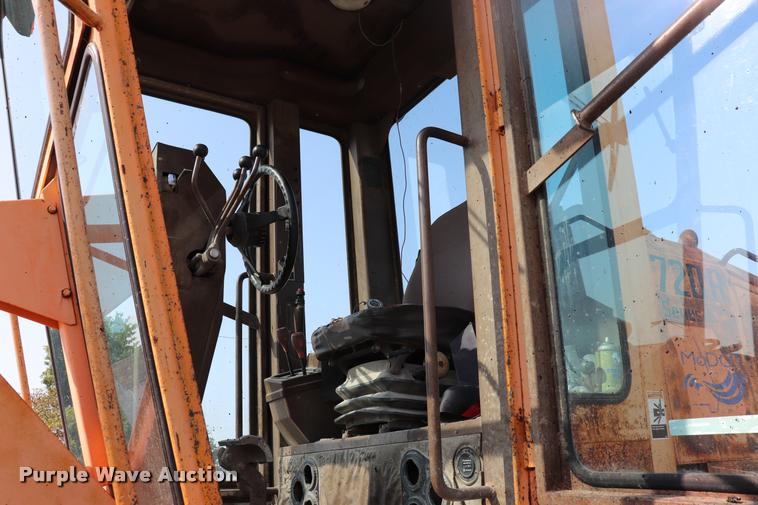 image for item DQ9308 1992 Champion 720A rigid frame motor grader