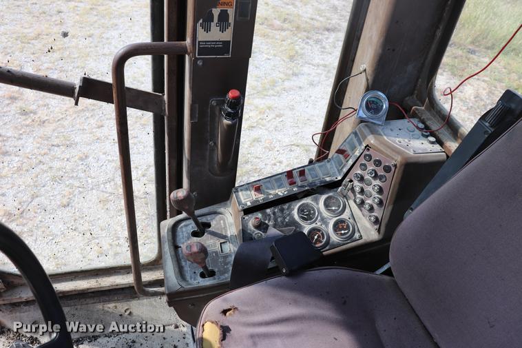 image for item DQ9308 1992 Champion 720A rigid frame motor grader