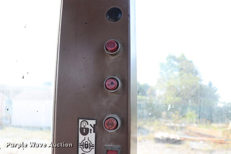 image for item DQ9308 1992 Champion 720A rigid frame motor grader