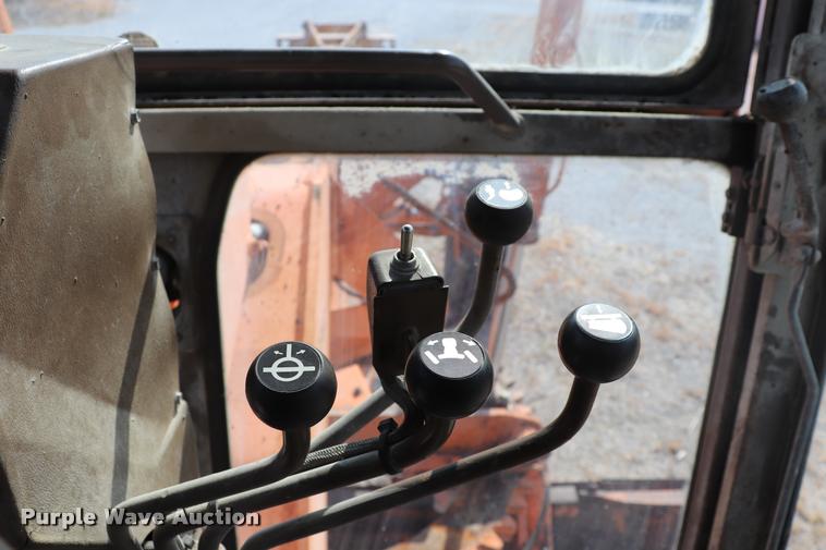 image for item DQ9308 1992 Champion 720A rigid frame motor grader