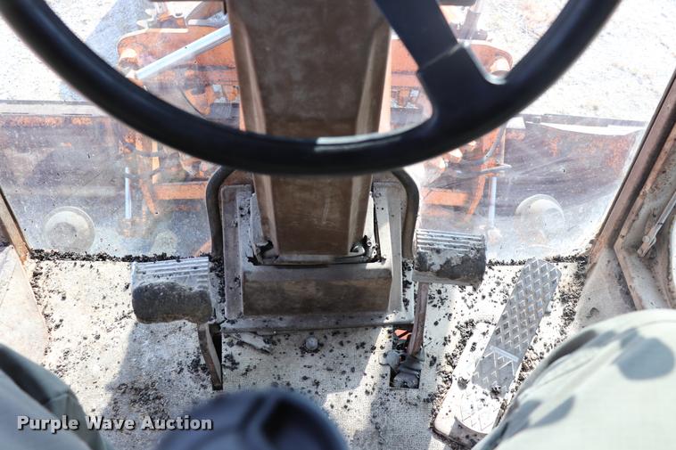 image for item DQ9308 1992 Champion 720A rigid frame motor grader