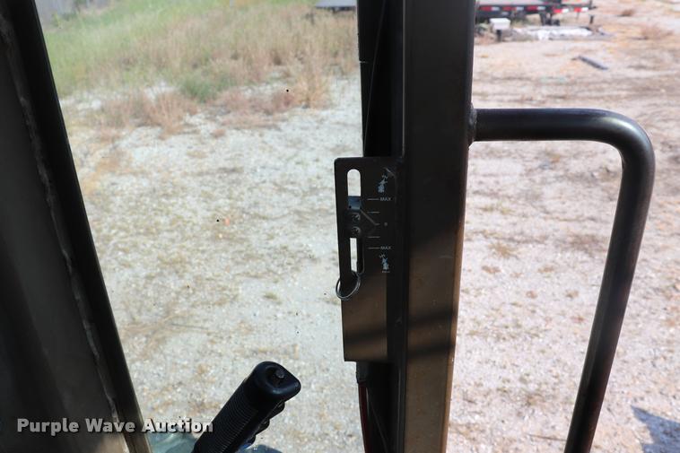 image for item DQ9308 1992 Champion 720A rigid frame motor grader