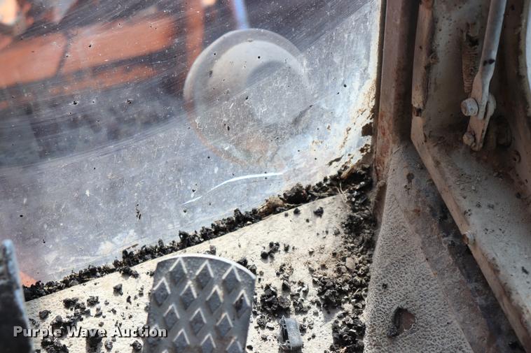 image for item DQ9308 1992 Champion 720A rigid frame motor grader