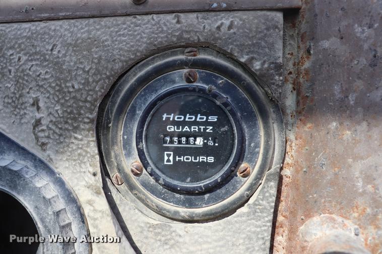 image for item DQ9308 1992 Champion 720A rigid frame motor grader