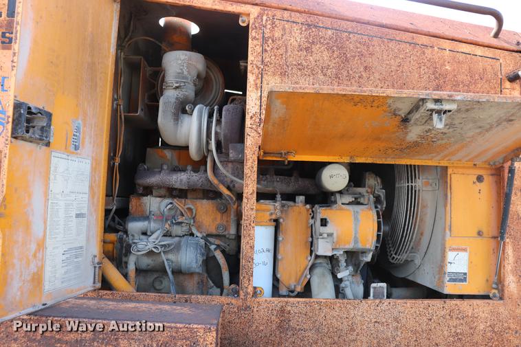 image for item DQ9308 1992 Champion 720A rigid frame motor grader