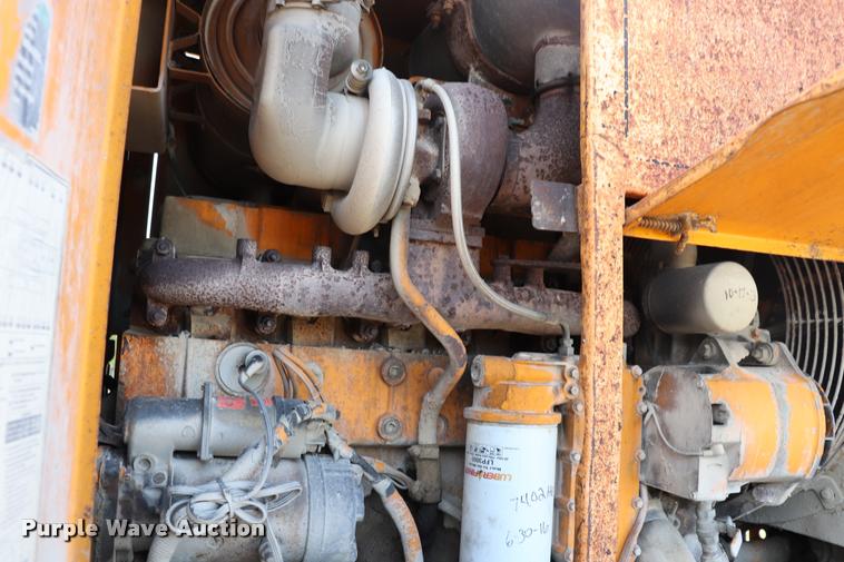 image for item DQ9308 1992 Champion 720A rigid frame motor grader