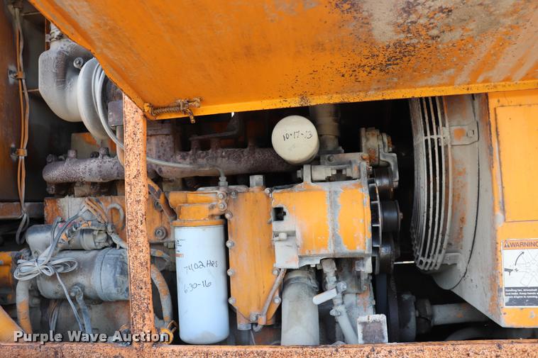 image for item DQ9308 1992 Champion 720A rigid frame motor grader