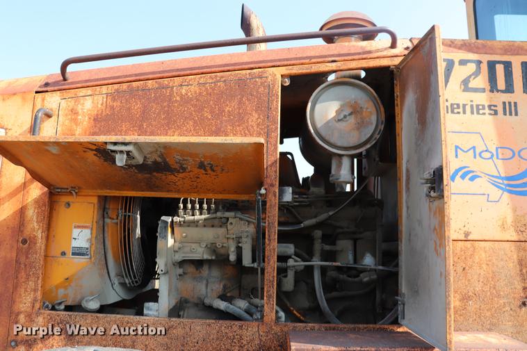 image for item DQ9308 1992 Champion 720A rigid frame motor grader