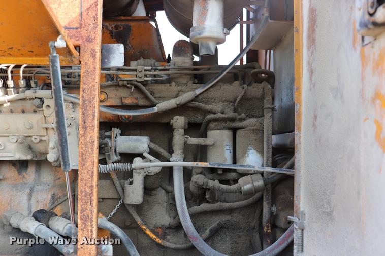 image for item DQ9308 1992 Champion 720A rigid frame motor grader