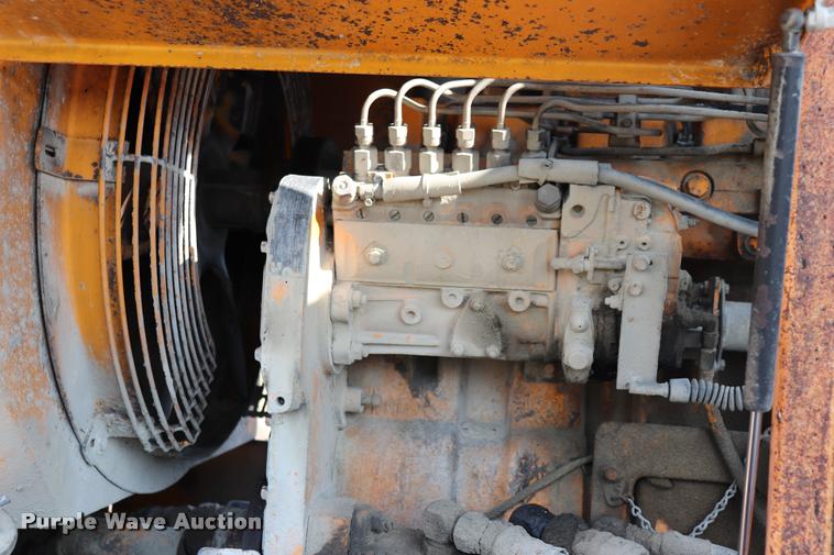 image for item DQ9308 1992 Champion 720A rigid frame motor grader