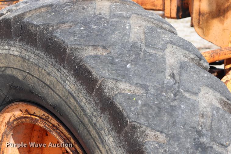 image for item DQ9308 1992 Champion 720A rigid frame motor grader