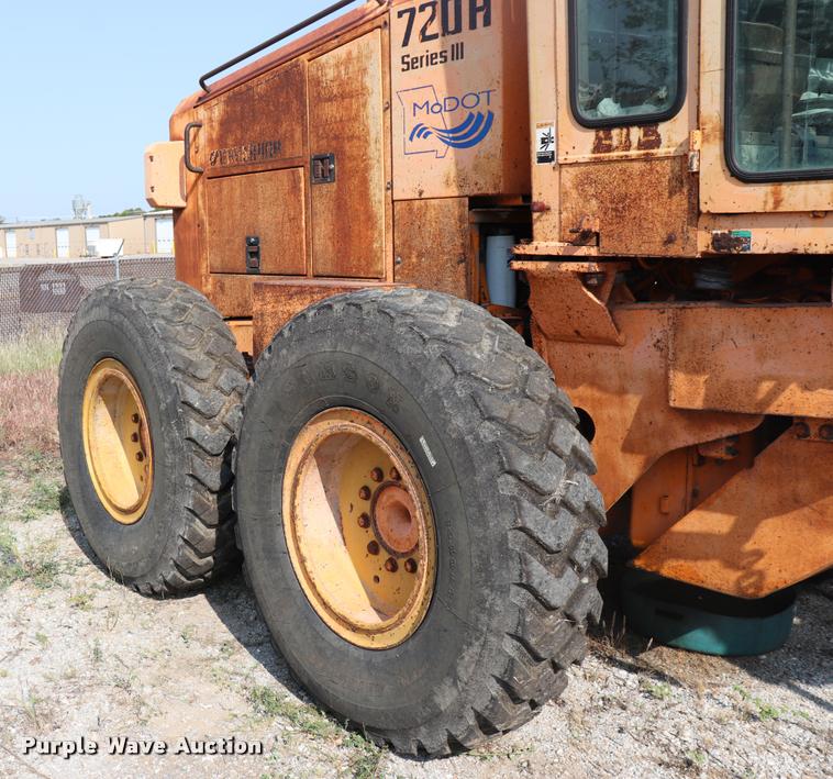 image for item DQ9308 1992 Champion 720A rigid frame motor grader