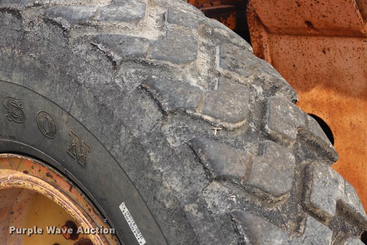 image for item DQ9308 1992 Champion 720A rigid frame motor grader