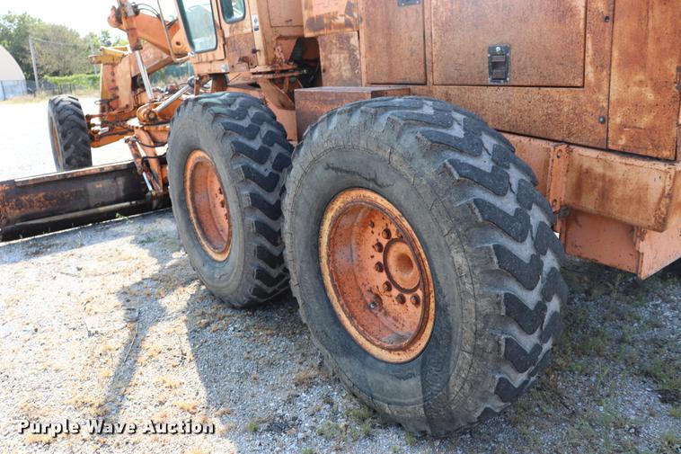 image for item DQ9308 1992 Champion 720A rigid frame motor grader