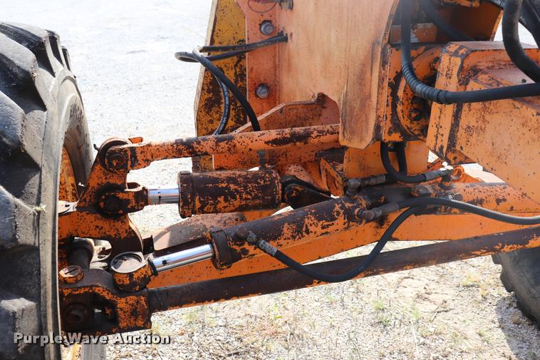 image for item DQ9308 1992 Champion 720A rigid frame motor grader