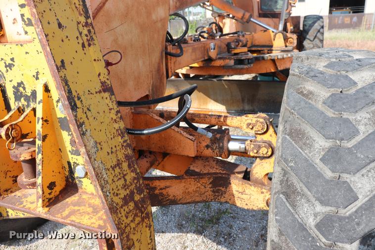 image for item DQ9308 1992 Champion 720A rigid frame motor grader