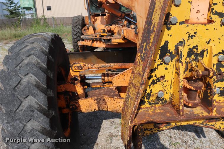 image for item DQ9308 1992 Champion 720A rigid frame motor grader