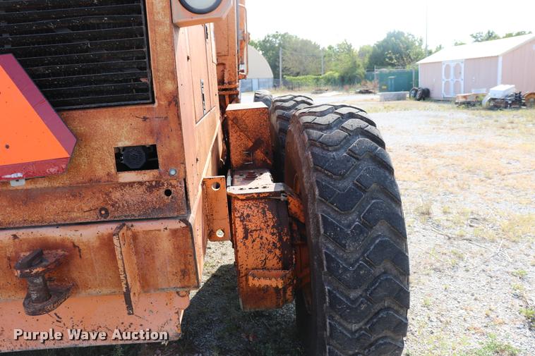 image for item DQ9308 1992 Champion 720A rigid frame motor grader