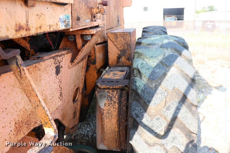 image for item DQ9308 1992 Champion 720A rigid frame motor grader