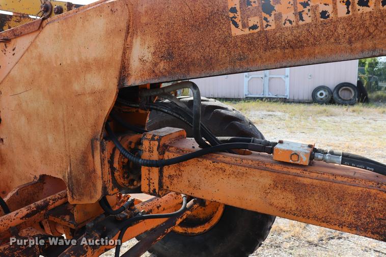 image for item DQ9308 1992 Champion 720A rigid frame motor grader