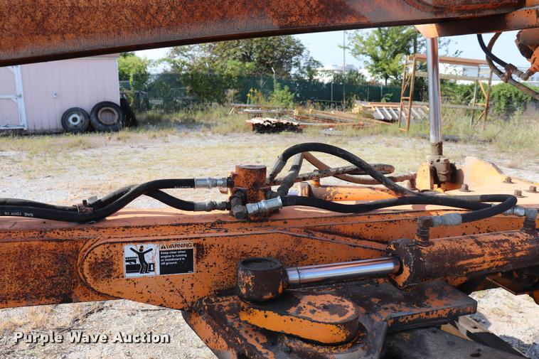 image for item DQ9308 1992 Champion 720A rigid frame motor grader