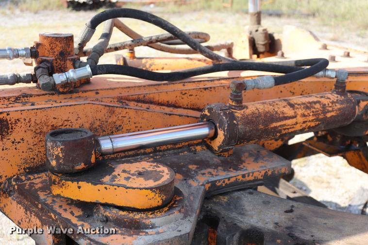 image for item DQ9308 1992 Champion 720A rigid frame motor grader