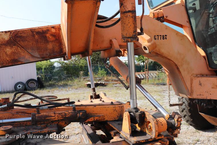 image for item DQ9308 1992 Champion 720A rigid frame motor grader