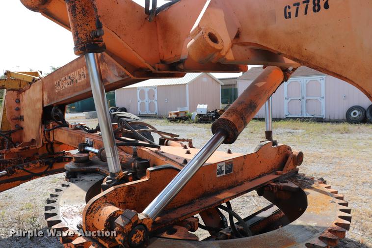 image for item DQ9308 1992 Champion 720A rigid frame motor grader