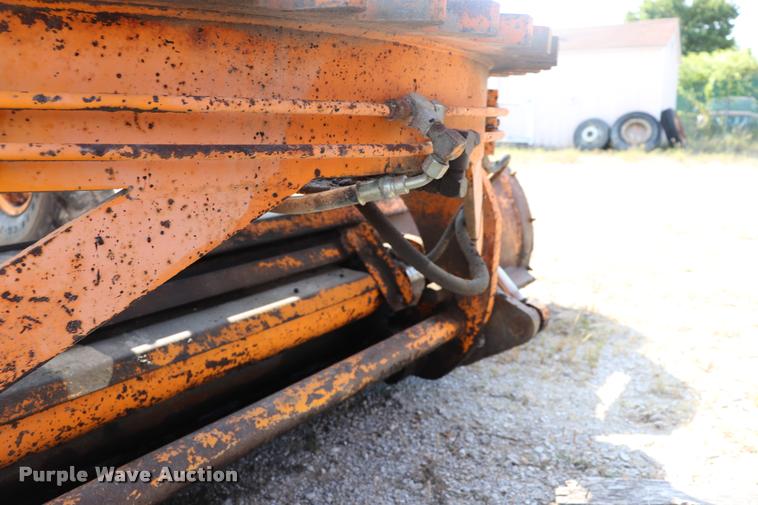 image for item DQ9308 1992 Champion 720A rigid frame motor grader