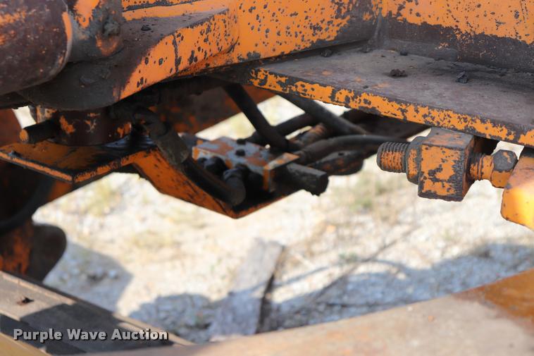 image for item DQ9308 1992 Champion 720A rigid frame motor grader