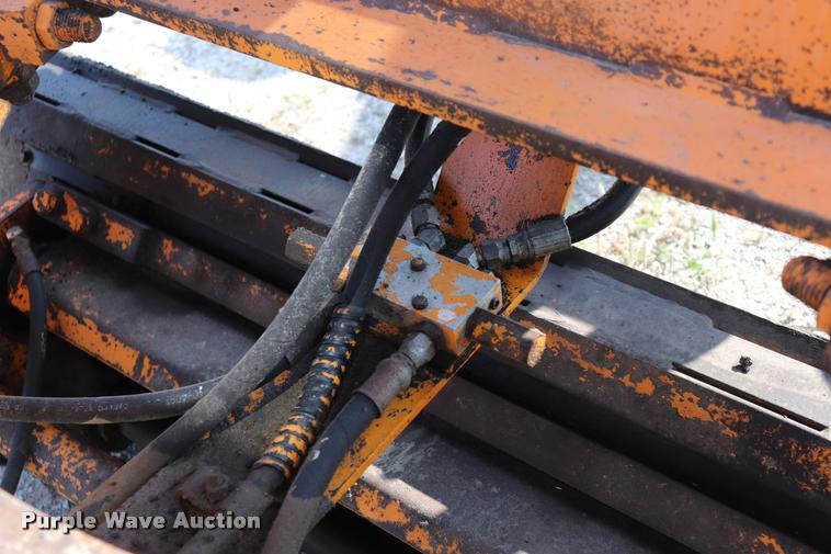 image for item DQ9308 1992 Champion 720A rigid frame motor grader