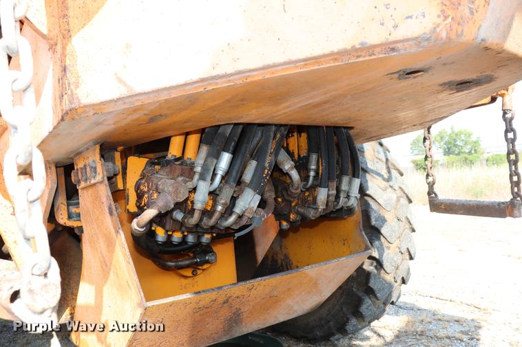 image for item DQ9308 1992 Champion 720A rigid frame motor grader