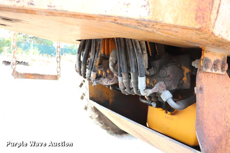 image for item DQ9308 1992 Champion 720A rigid frame motor grader