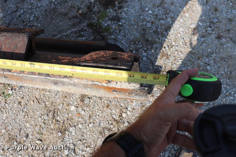 image for item DQ9308 1992 Champion 720A rigid frame motor grader