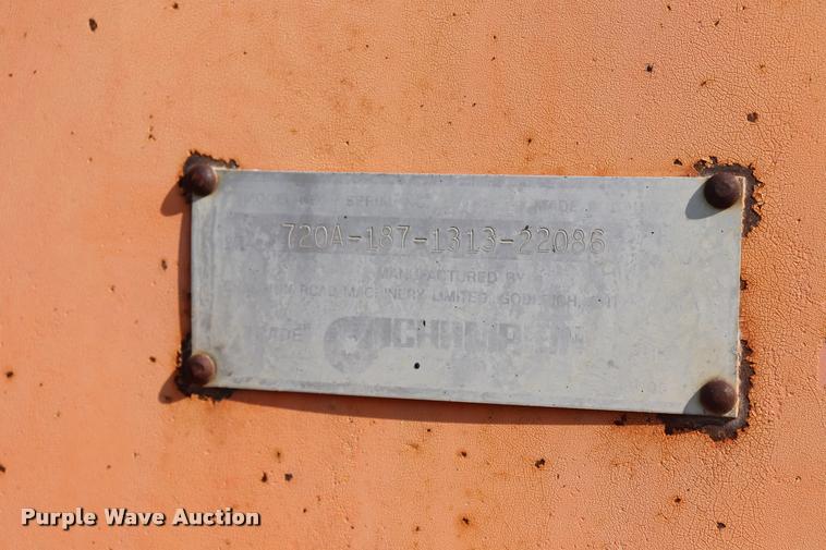 image for item DQ9308 1992 Champion 720A rigid frame motor grader