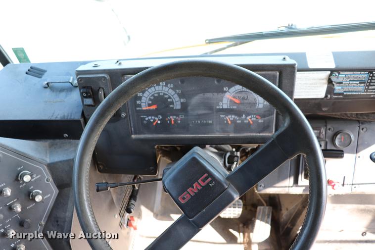 image for item DQ9366 1999 GMC B7 school bus
