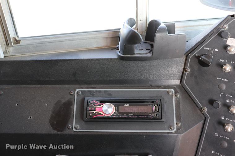 image for item DQ9366 1999 GMC B7 school bus