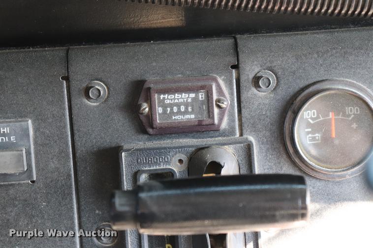 image for item DQ9366 1999 GMC B7 school bus