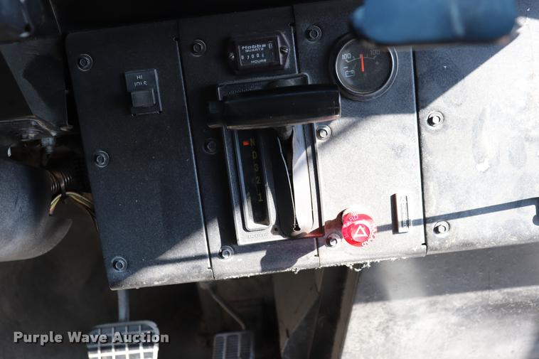 image for item DQ9366 1999 GMC B7 school bus