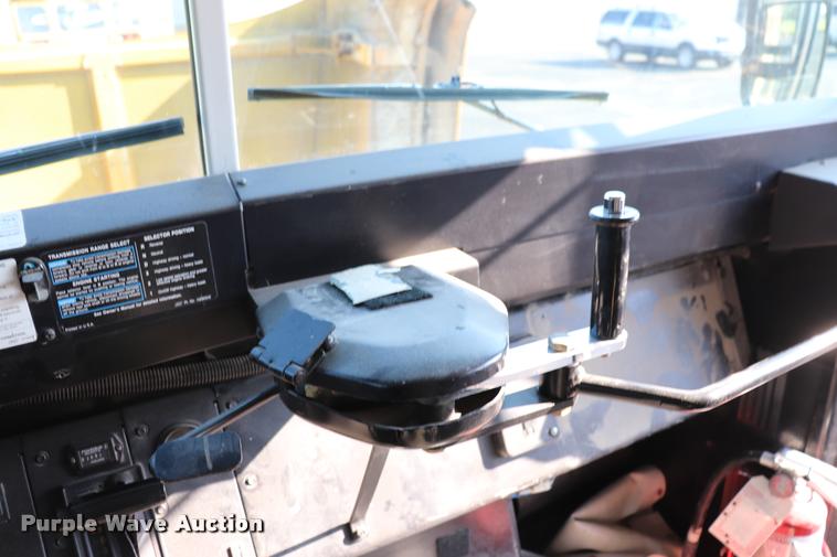 image for item DQ9366 1999 GMC B7 school bus