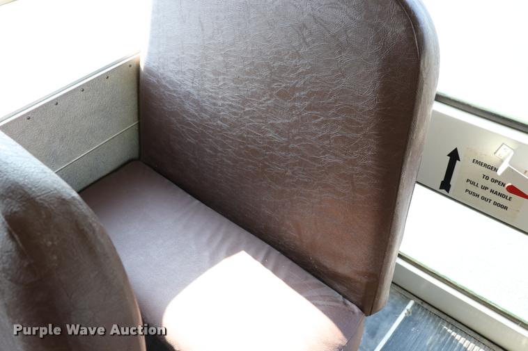 image for item DQ9366 1999 GMC B7 school bus