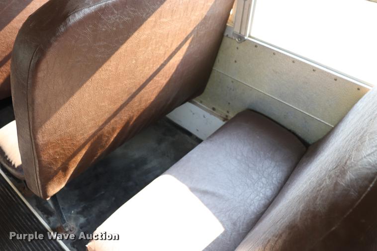 image for item DQ9366 1999 GMC B7 school bus