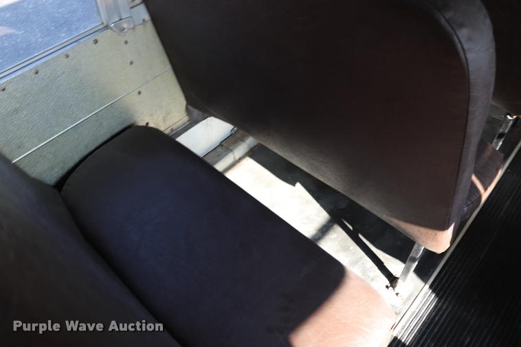 image for item DQ9366 1999 GMC B7 school bus