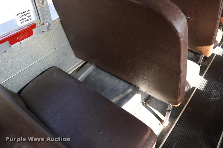 image for item DQ9366 1999 GMC B7 school bus