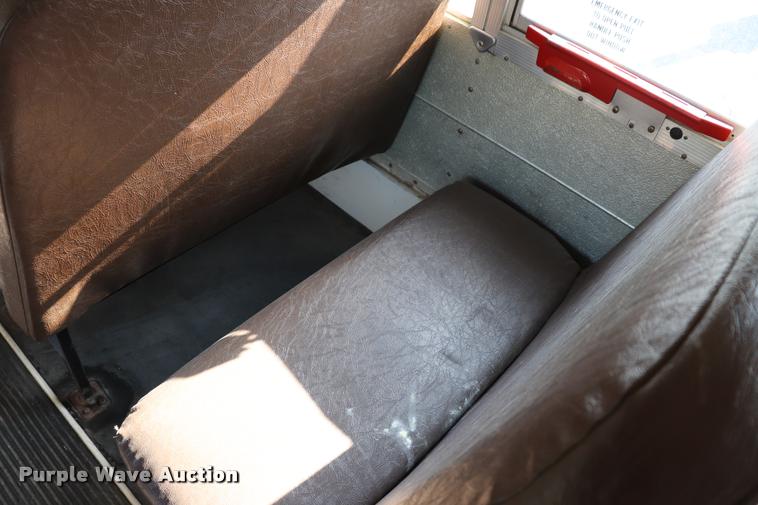 image for item DQ9366 1999 GMC B7 school bus