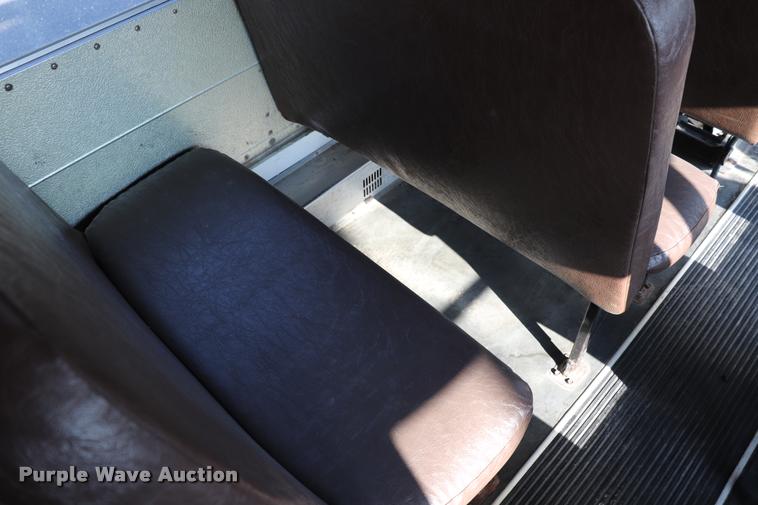 image for item DQ9366 1999 GMC B7 school bus