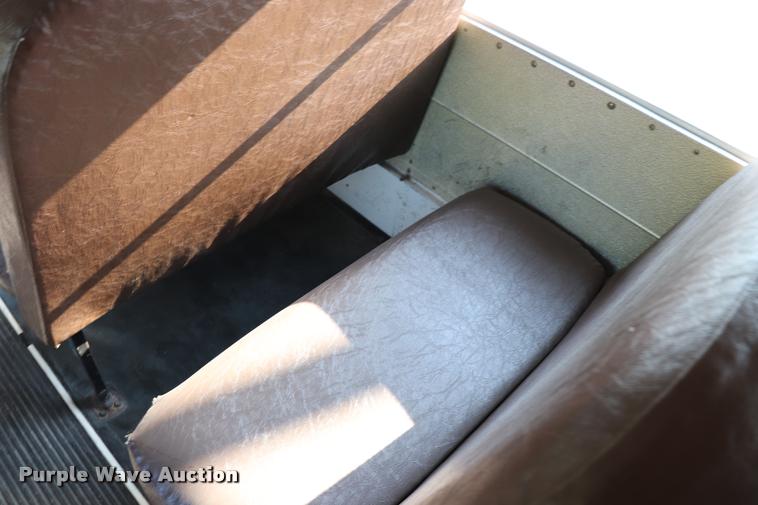 image for item DQ9366 1999 GMC B7 school bus