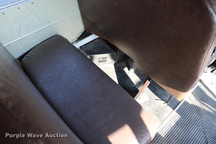 image for item DQ9366 1999 GMC B7 school bus